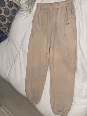 ALO Yoga Beige/Tan Jogger Sweatpants